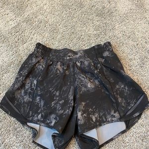 Lululemon Hotty Hot short